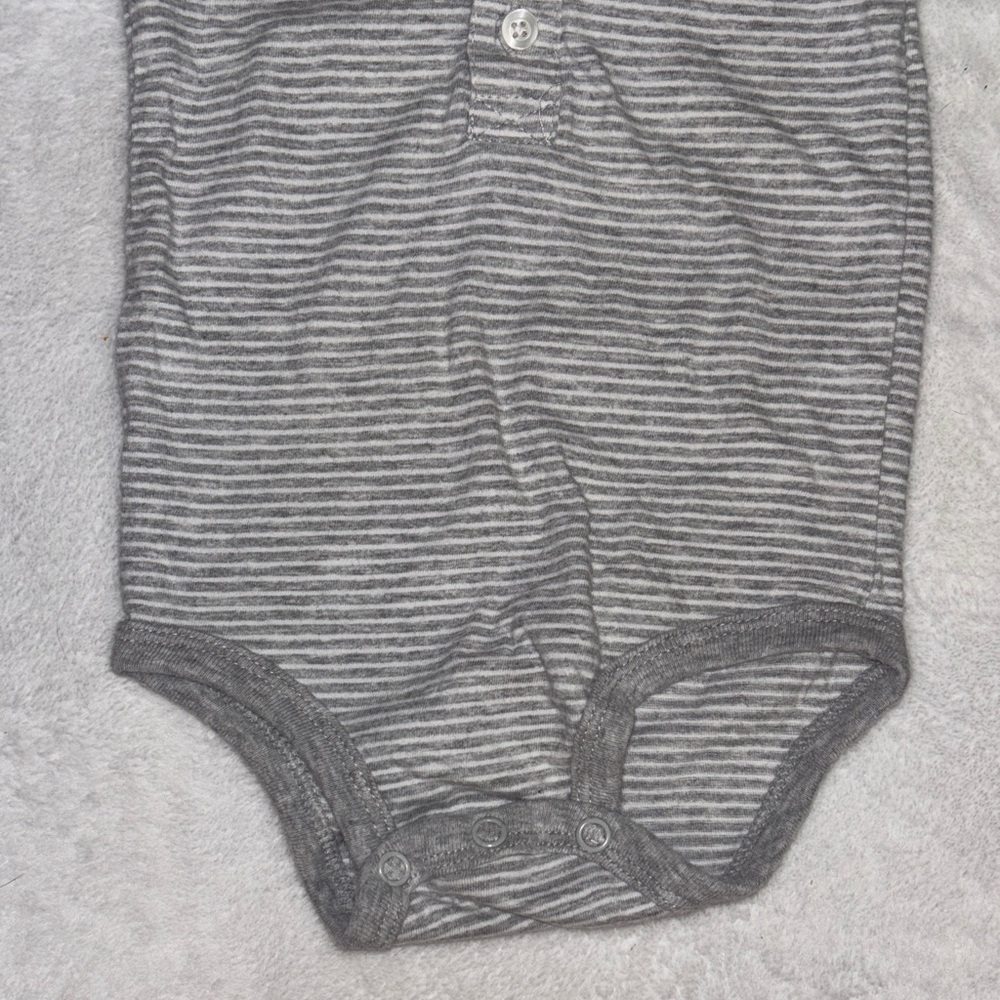 (3 for $10) carters Striped Gray Onesie bodysuit 9 months baby boy - Picture 3 of 5